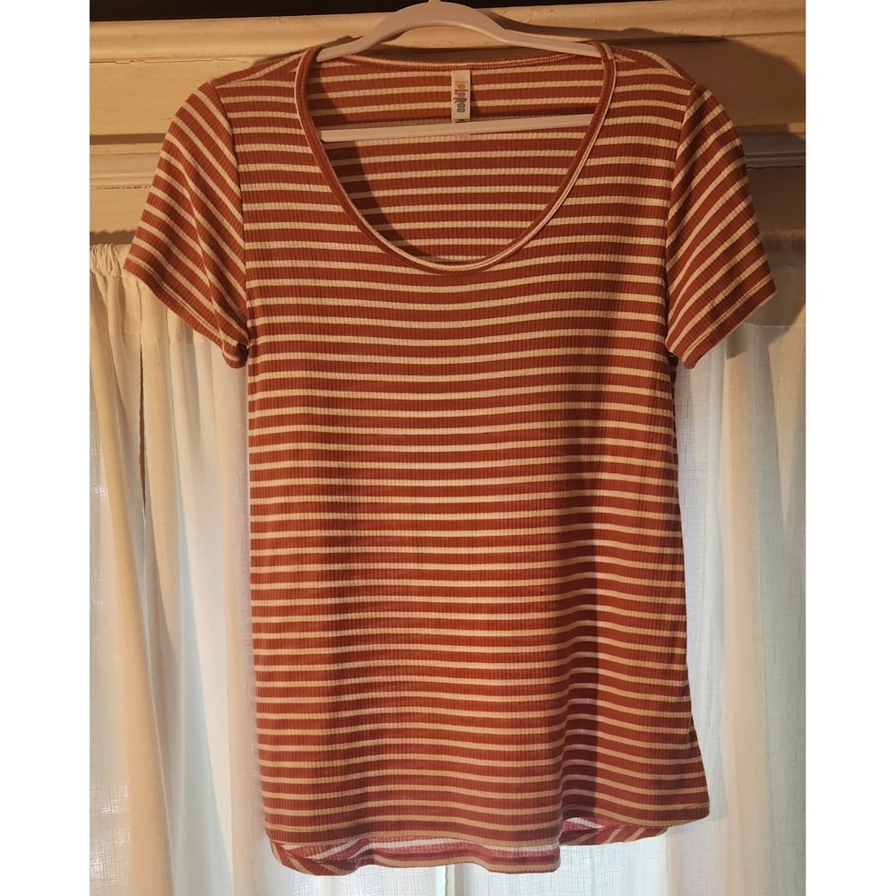 LuLaRoe Salmon White Striped Short Sleeve Ribbed Top Small High Low Hem